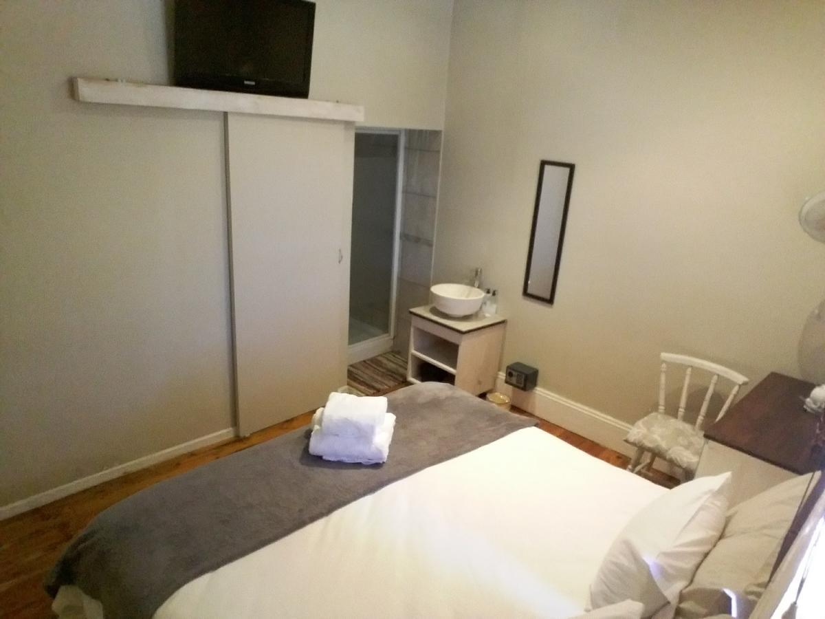 Guesthouse On Irvine Port Elizabeth Esterno foto