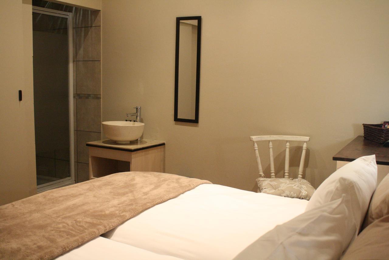 Guesthouse On Irvine Port Elizabeth Esterno foto