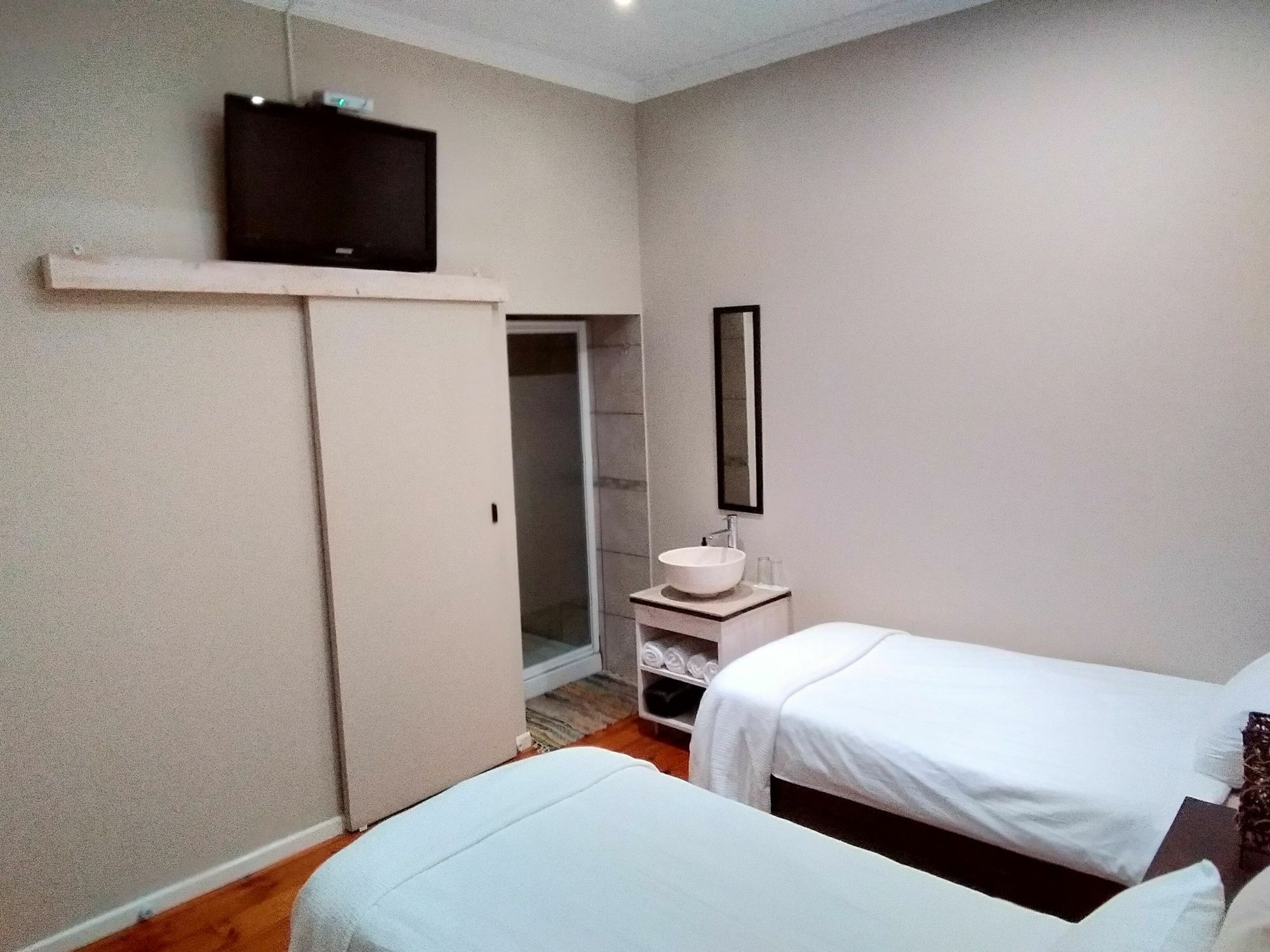 Guesthouse On Irvine Port Elizabeth Esterno foto